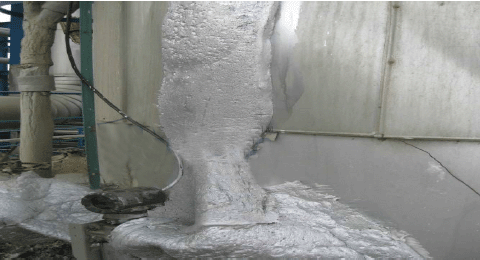 將毛細管緊貼塔壁